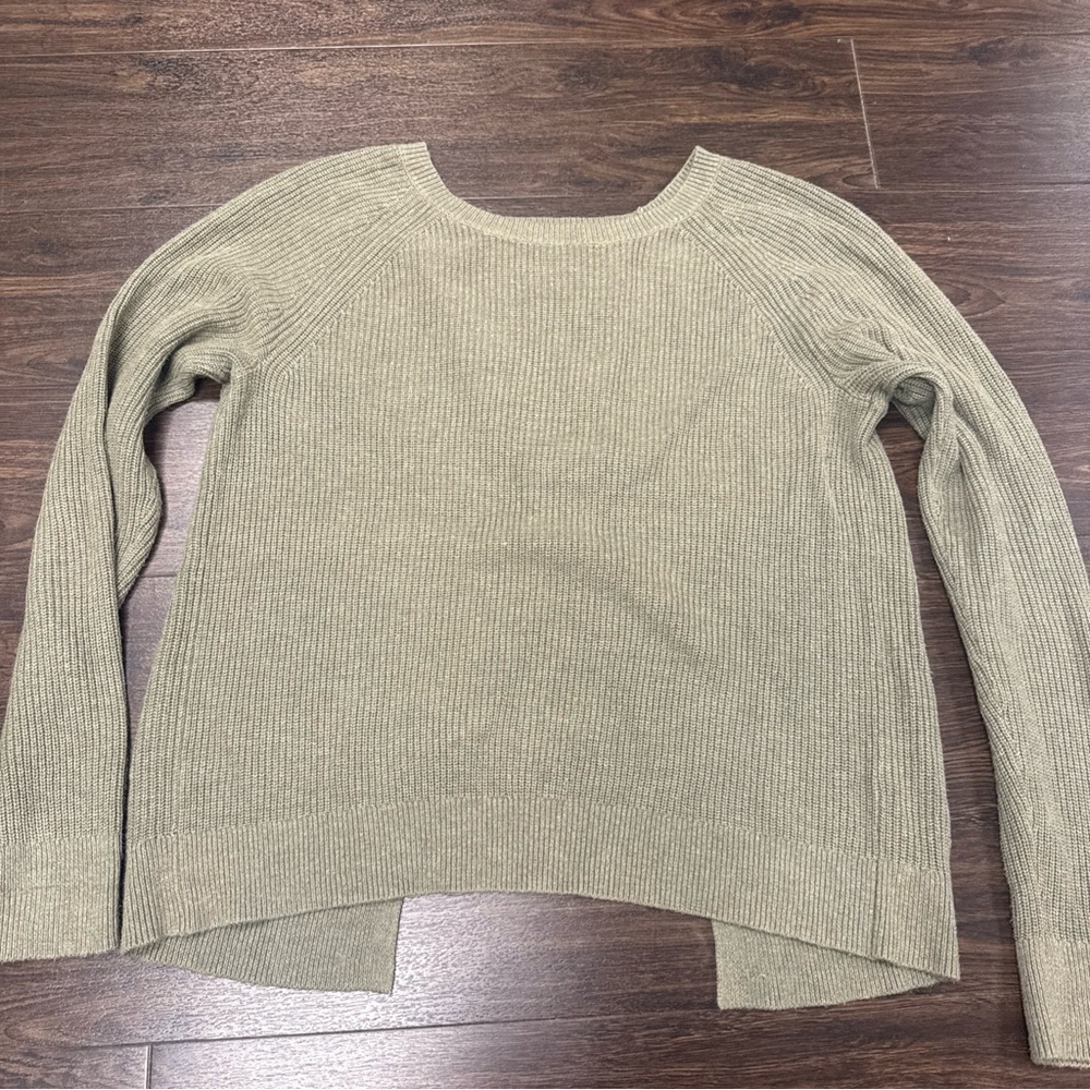 Abercrombie & Fitch Ribbed Button-Back‎ Crew Neck Sweater - Size S